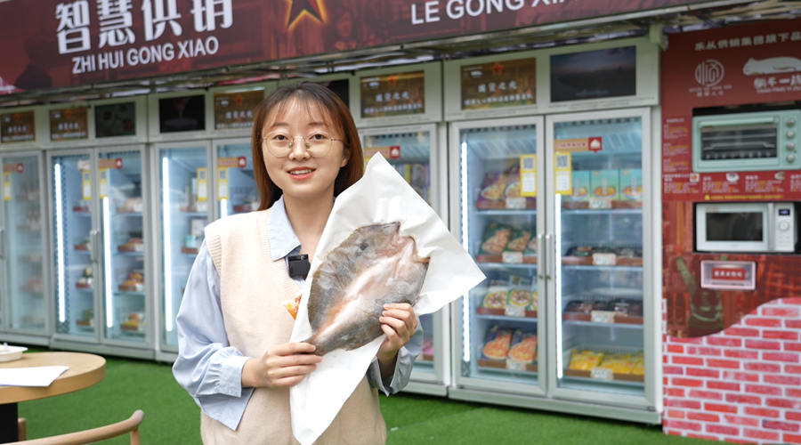 Vending machines of pre-made food bring delicacies of Foshan